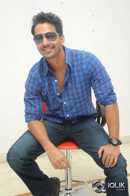 Prema-Ishq-Kaadhal-Team-Press-Meet